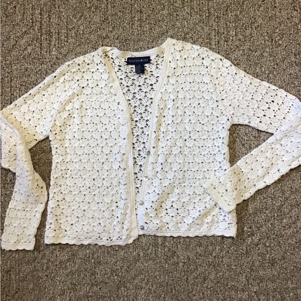 Women’s size small mountain Lake long sleeve sweater cream color